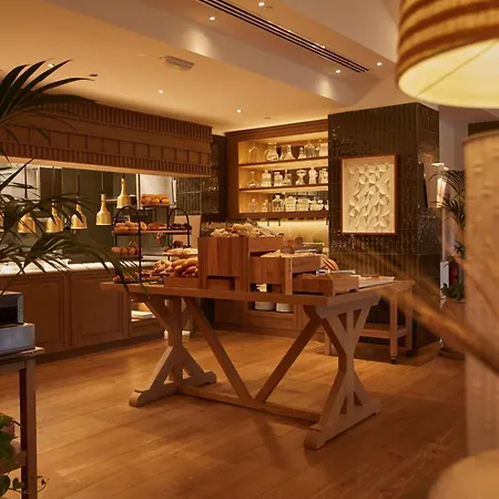 אתר נופש The St. Regis Mardavall Mallorca 5*
