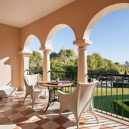 אתר נופש The St. Regis Mardavall Mallorca Palmanova
